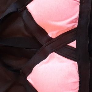 💥Pick 3 for $10💥Pink and black sports padded bra